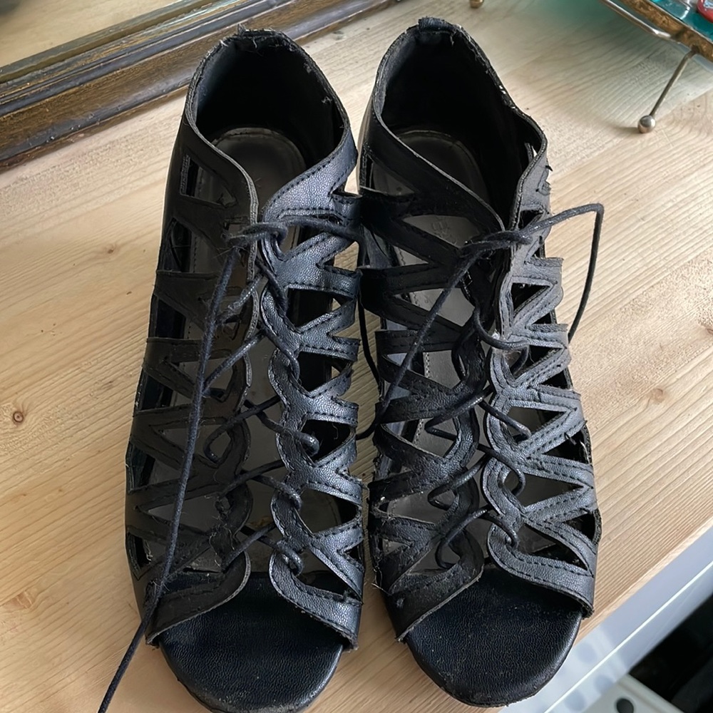 🌙3 FOR $20 
Lace up gladiator wedge - 8